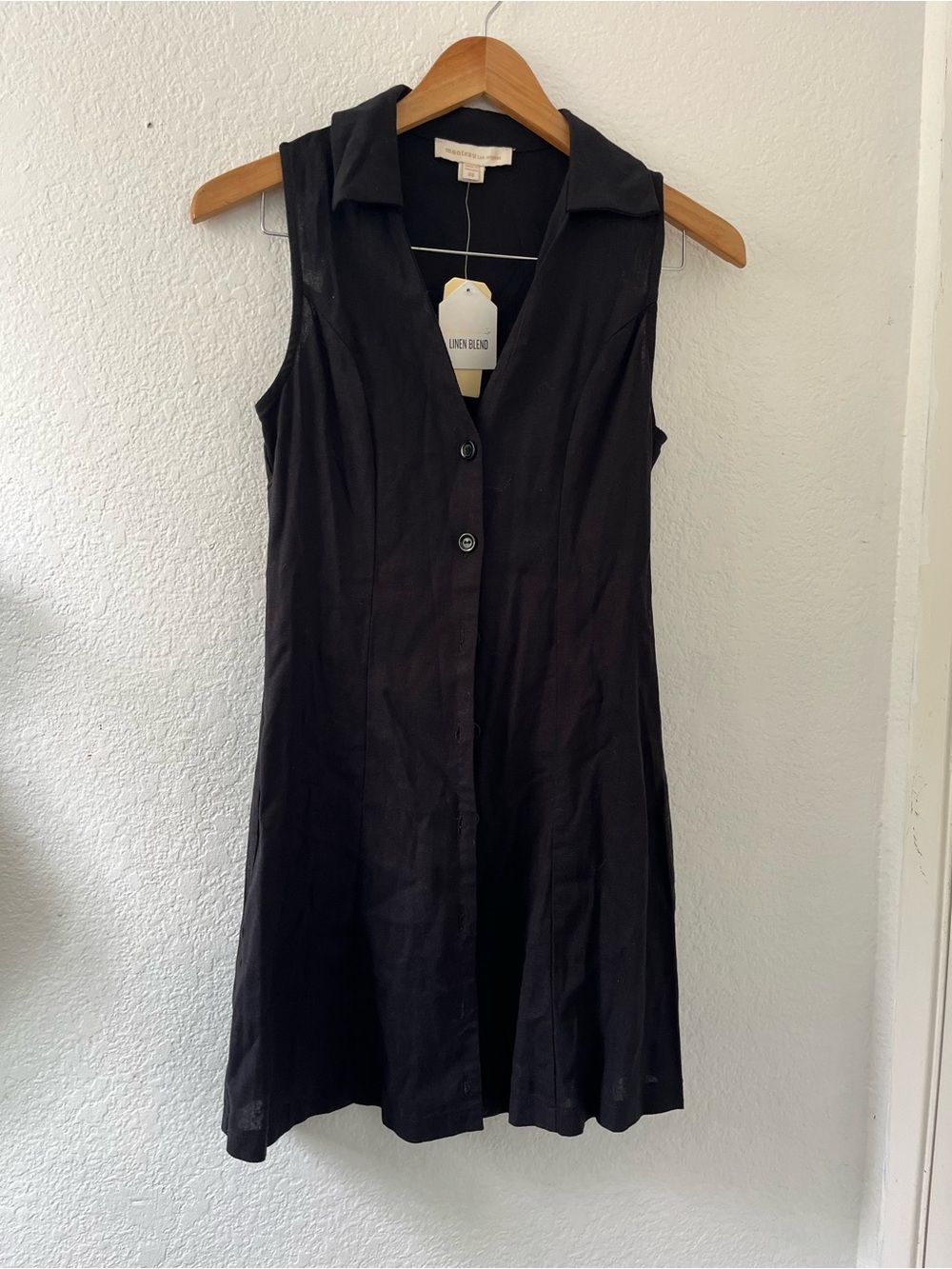 Monteau Sleeveless Button-Front Dress in Black